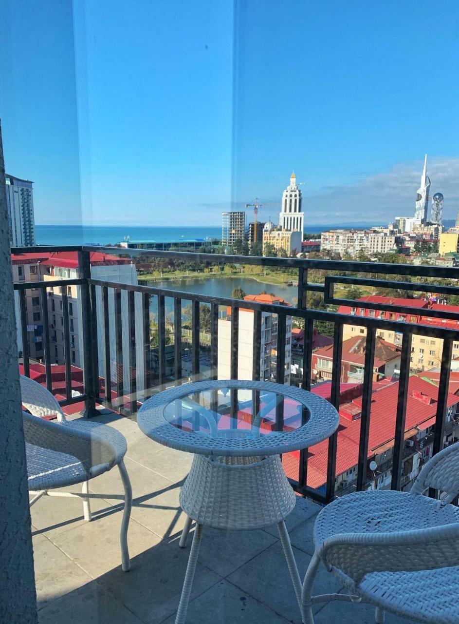 Apartments At Like House Batumi Exteriör bild